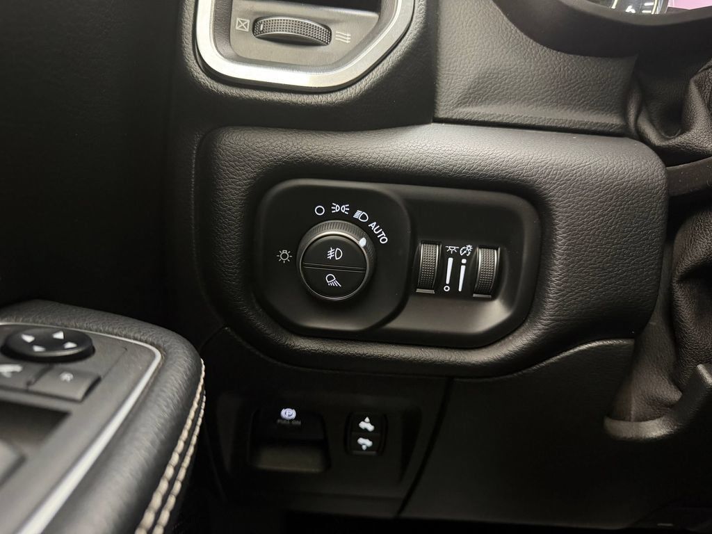 Used 2021 RAM 1500 Laramie AWD/4WD image 32