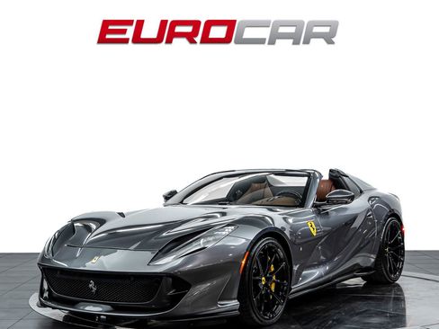 Used 2022 Ferrari 812 GTS image 1