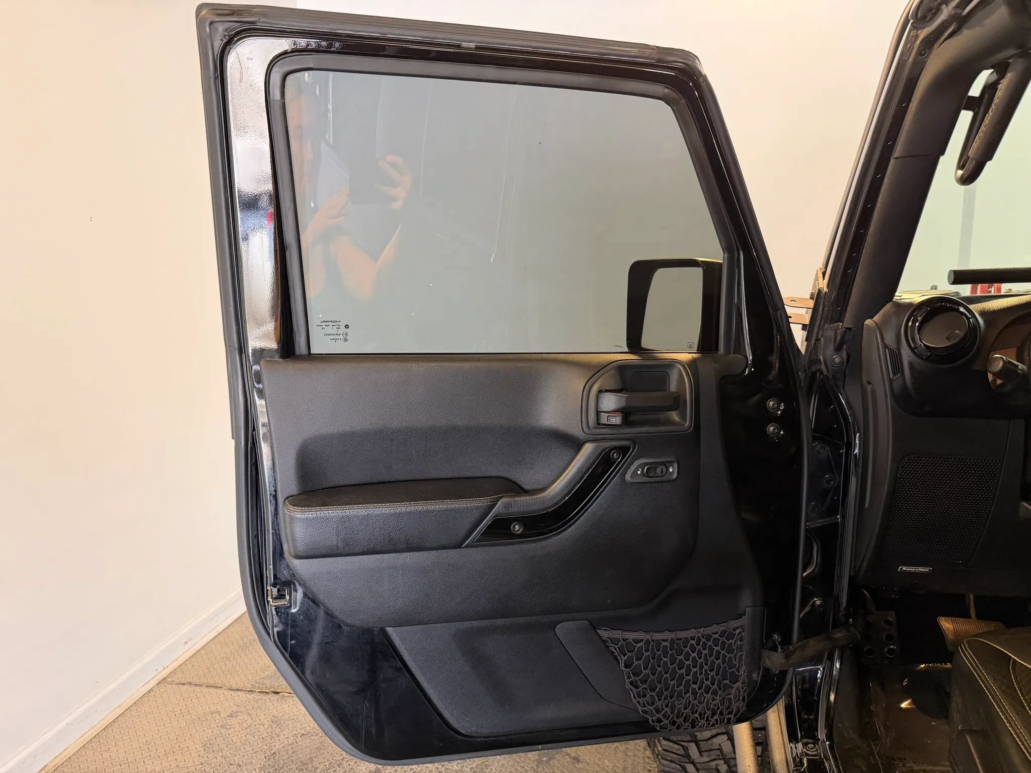 Used 2017 Jeep Wrangler Unlimited Sahara AWD/4WD image 8