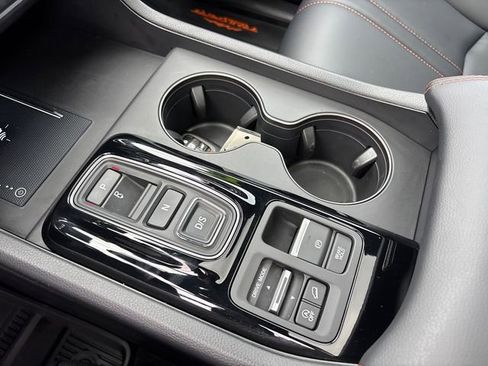 Used 2025 Honda Pilot TrailSport image 23