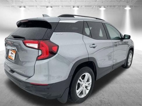 Used 2023 GMC Terrain SLE w/ Driver Convenience Package image 6
