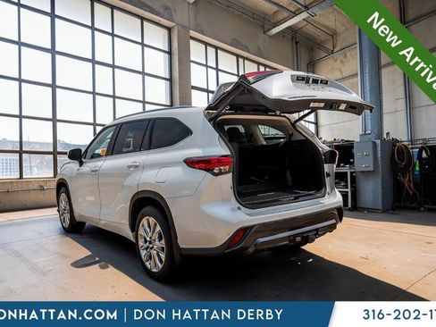 Used 2022 Toyota Highlander Limited AWD/4WD image 32