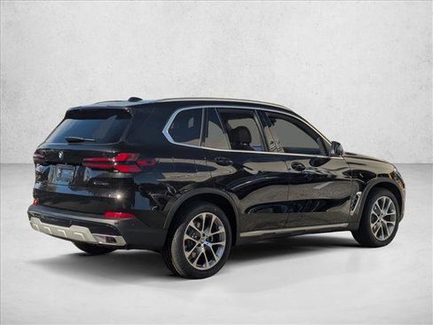 Used 2026 BMW X5 xDrive40i w/ Climate Comfort Package image 2