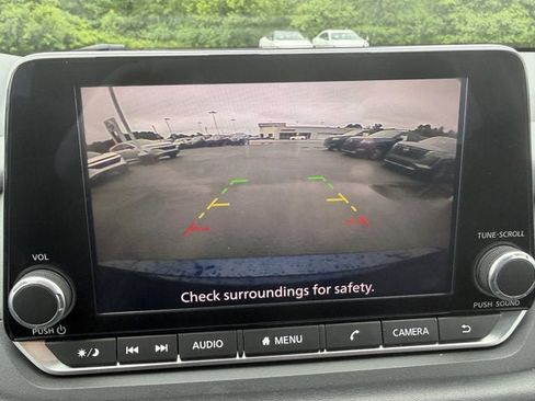 Used 2024 Nissan Rogue SV FWD image 23