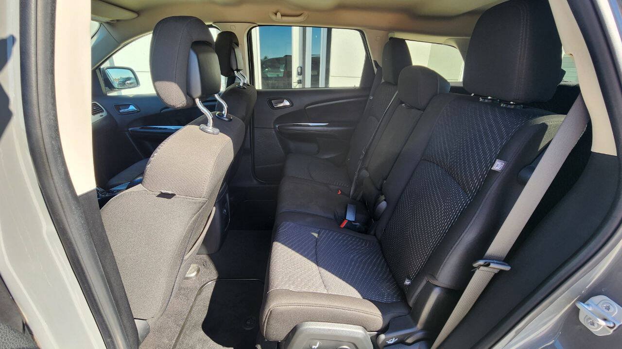 Used 2019 Dodge Journey SE FWD image 17