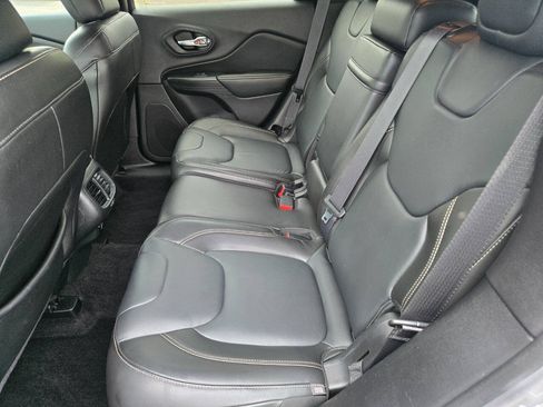 Used 2015 Jeep Cherokee Limited w/ Technology Group AWD/4WD image 29