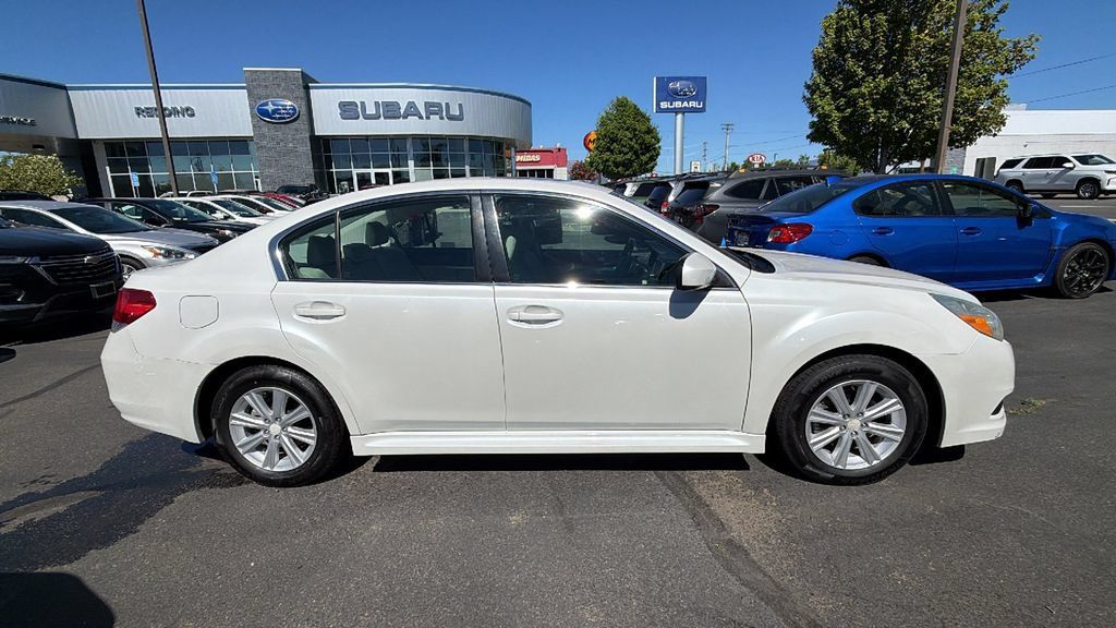 Used 2011 Subaru Legacy 2.5i Premium AWD/4WD image 3