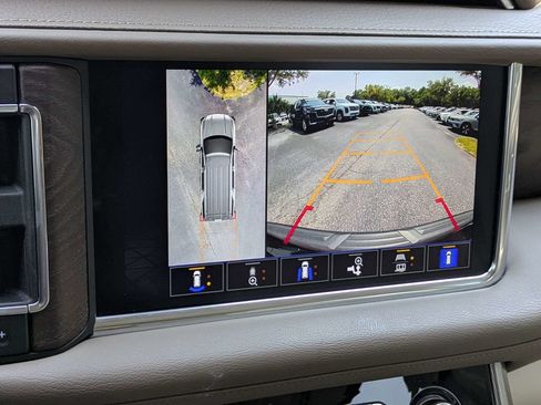 Used 2023 GMC Yukon Denali AWD/4WD image 22