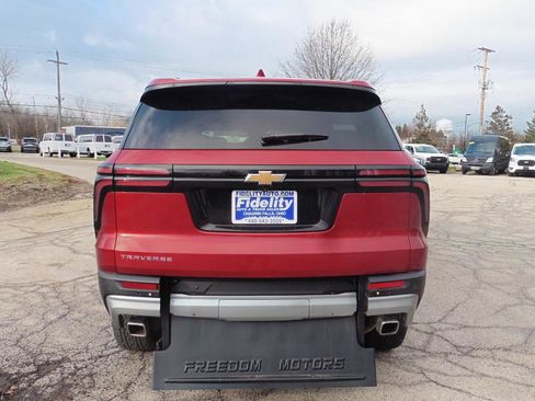Used 2025 Chevrolet Traverse LT w/ Sun and Wheel Package image 26