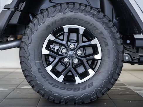 New 2025 Jeep Wrangler Unlimited Rubicon 4xe AWD/4WD image 17