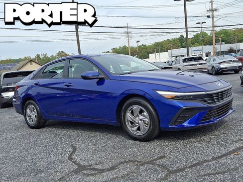 Certified 2025 Hyundai Elantra SE image 1