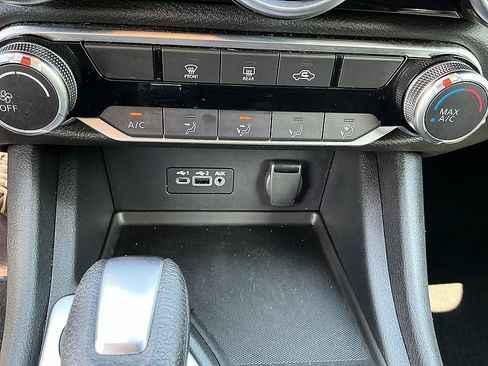 Used 2023 Nissan Sentra SV FWD image 19