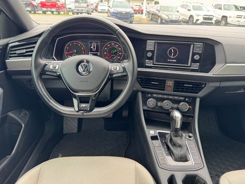 Used 2020 Volkswagen Jetta R-Line FWD image 10