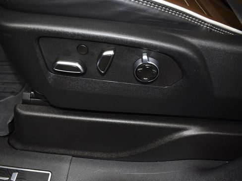 Used 2025 GMC Yukon XL Denali Ultimate AWD/4WD image 15