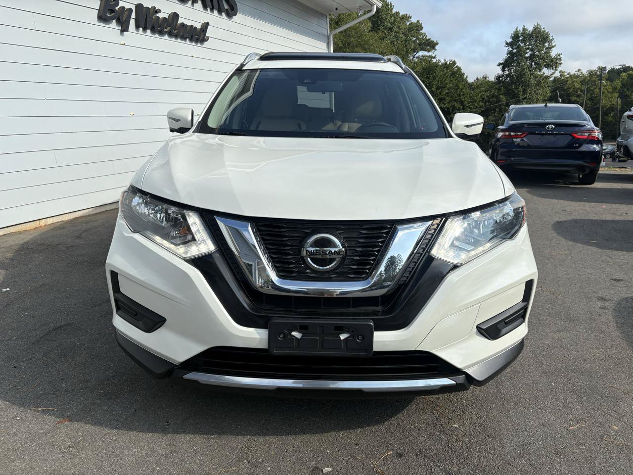 Used 2019 Nissan Rogue SV w/ Sun & Sound Touring Package FWD image 8