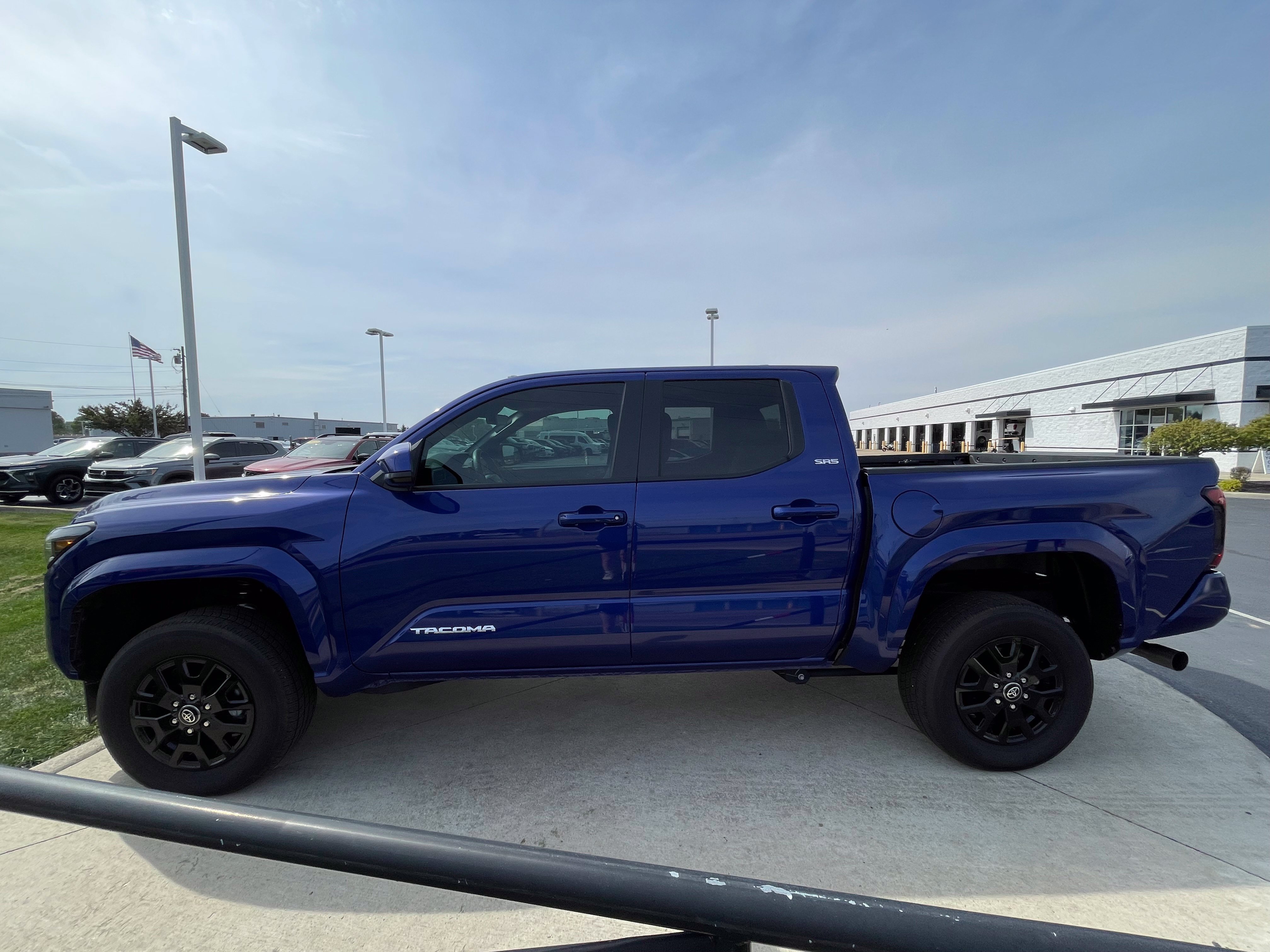 Used 2025 Toyota Tacoma SR5 AWD/4WD image 4