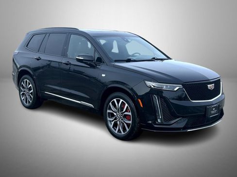 Used 2022 Cadillac XT6 Sport w/ Platinum Package image 3