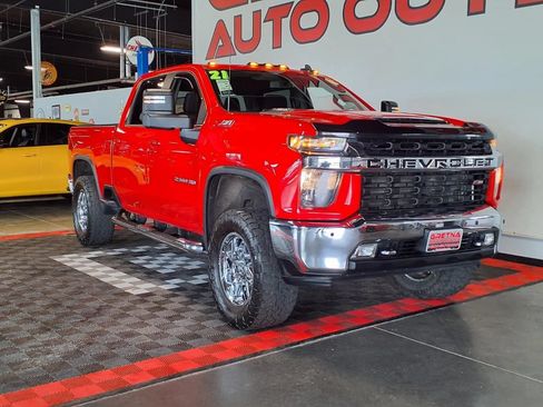 Used 2021 Chevrolet Silverado 2500 LT w/ Convenience Package AWD/4WD image 2