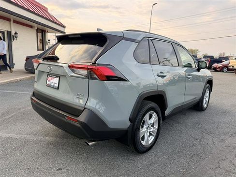 Used 2019 Toyota RAV4 XLE AWD/4WD image 5