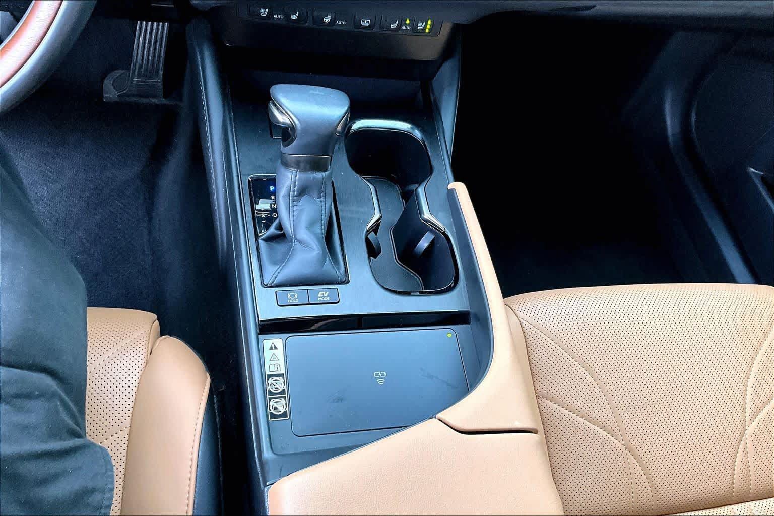 Used 2023 Lexus ES 300h Ultra Luxury w/ Accessory Package (Z2) FWD image 35