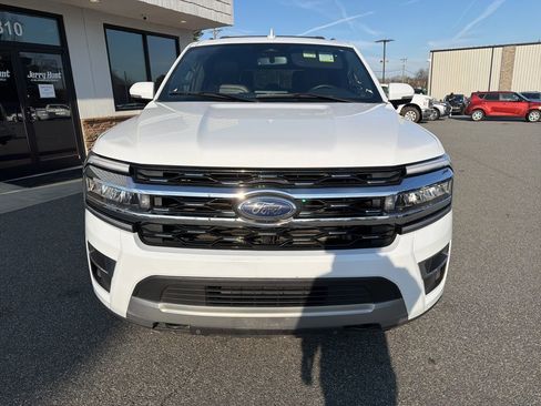 Used 2023 Ford Expedition Limited image 9