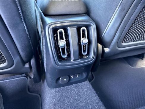 Used 2023 Volvo XC40 Recharge Ultimate AWD/4WD image 38