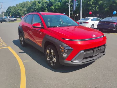 Used 2024 Hyundai Kona SEL AWD/4WD image 2