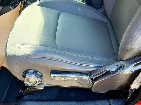 Used 2019 Jeep Wrangler Unlimited Sahara image 19