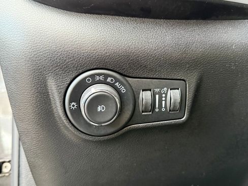 Used 2023 Jeep Compass Latitude image 21