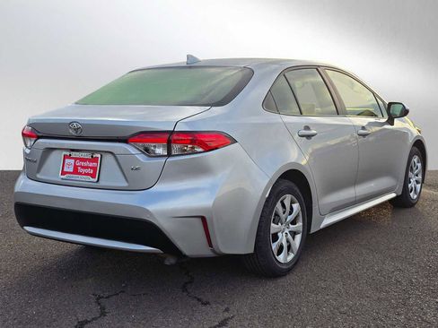 Used 2020 Toyota Corolla LE image 3