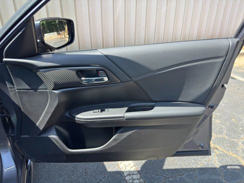 Used 2017 Honda Accord Sport image 37
