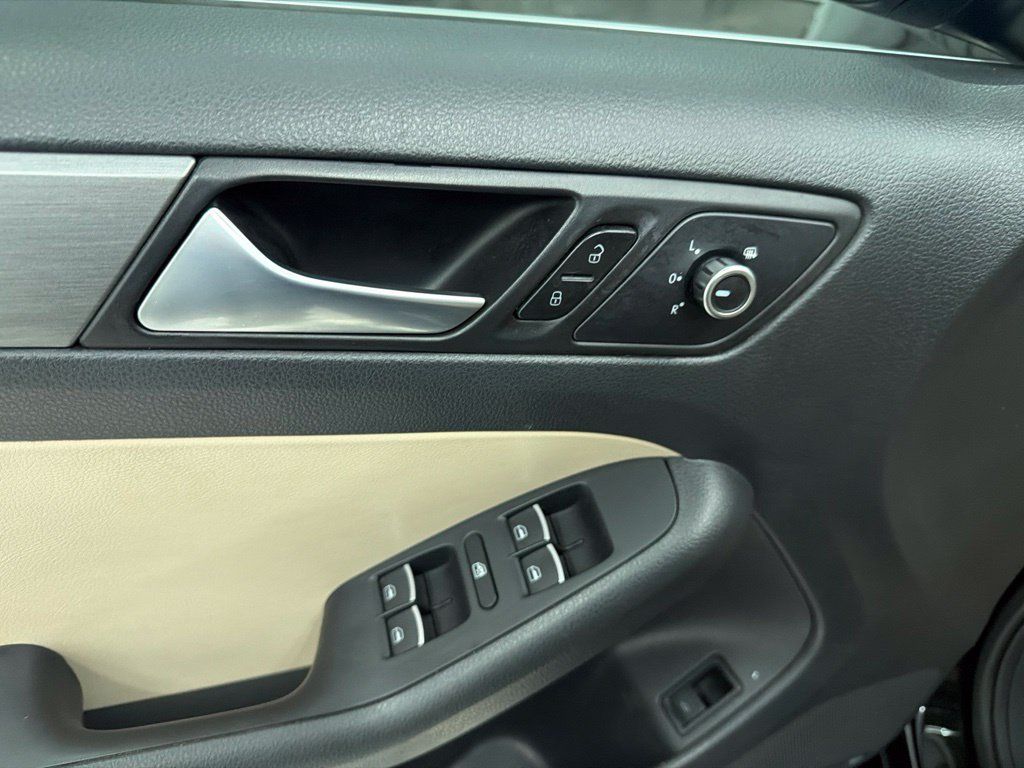 Used 2014 Volkswagen Jetta SEL FWD image 20