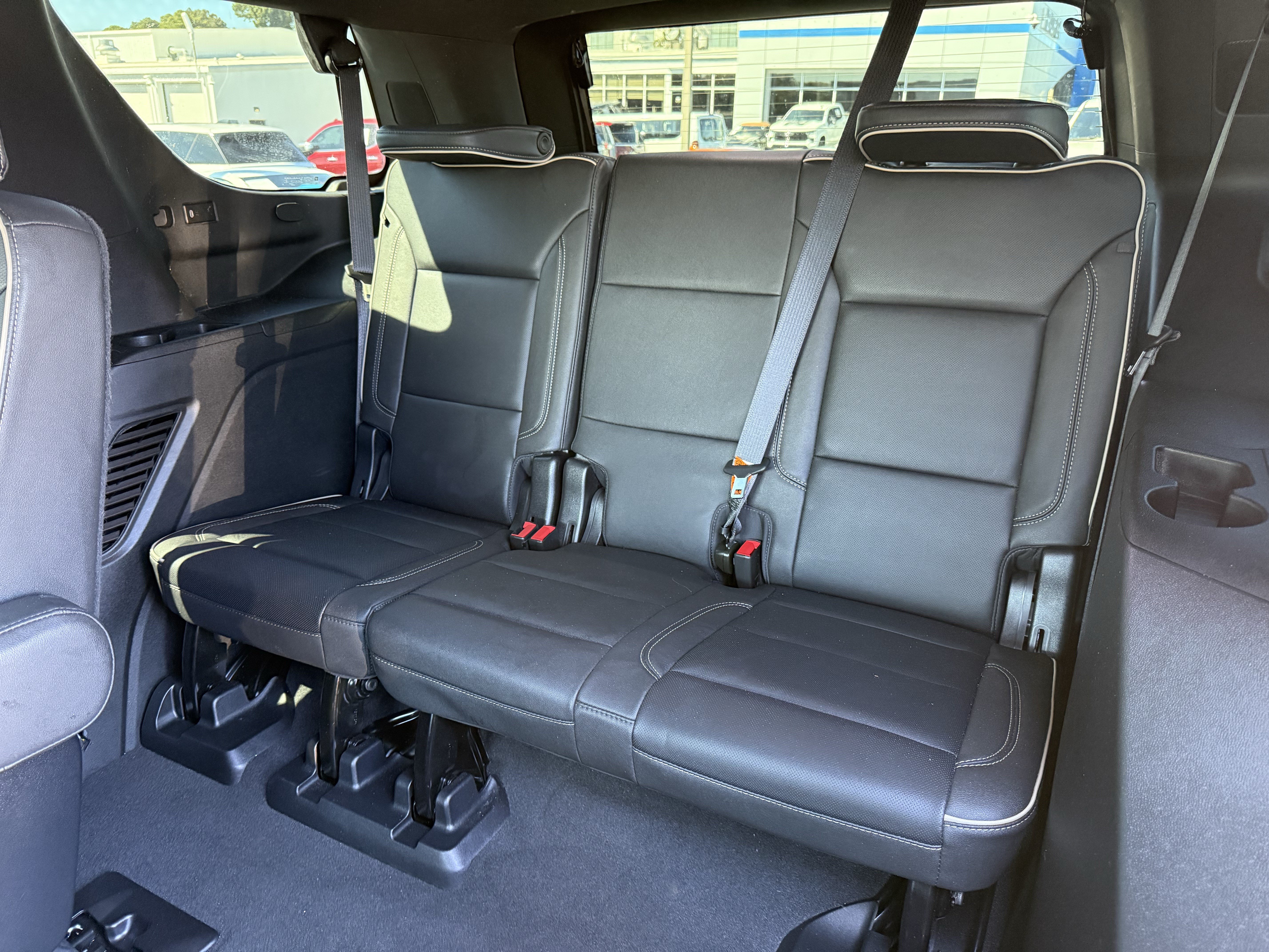 Used 2023 GMC Yukon SLT RWD image 32