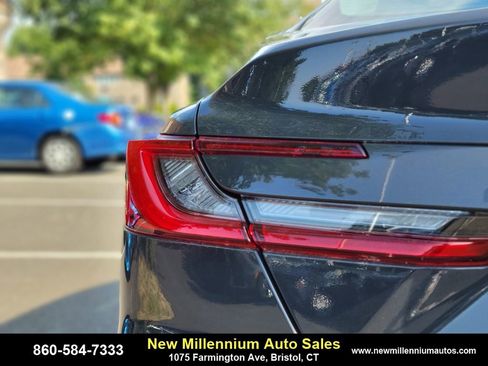 Used 2025 Toyota Camry XLE image 9