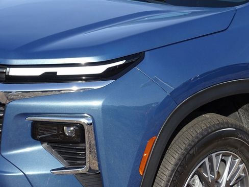 Used 2025 Chevrolet Traverse LT image 31