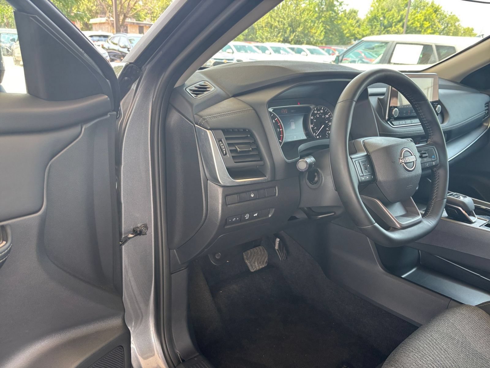 Used 2026 Nissan Rogue SV AWD/4WD image 35