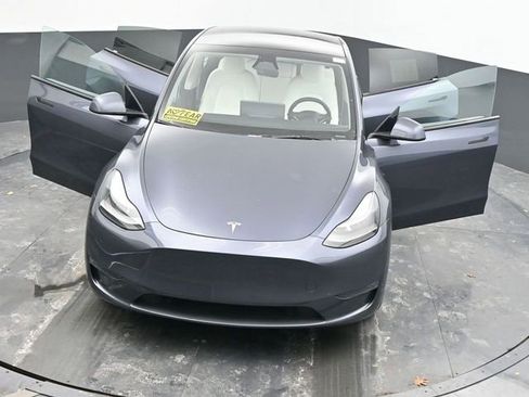 Used 2023 Tesla Model Y Long Range image 59
