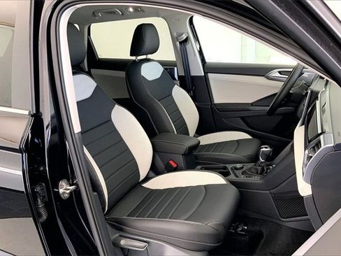 New 2026 Volkswagen Taos SEL image 9