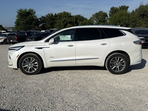 Used 2023 Buick Enclave Avenir w/ Avenir Technology Package AWD/4WD image 3
