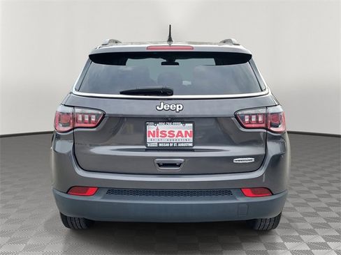 Used 2019 Jeep Compass Latitude image 3