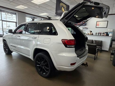 Used 2021 Jeep Grand Cherokee Laredo X AWD/4WD image 18