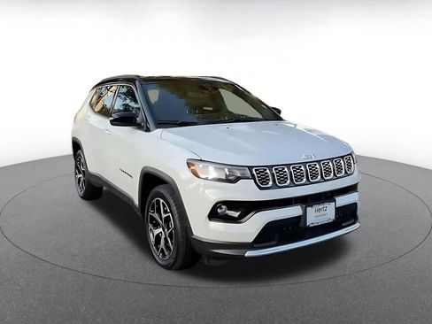 Used 2025 Jeep Compass Limited image 3
