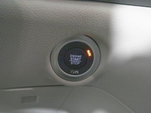 Used 2022 Chrysler Pacifica Touring-L image 23