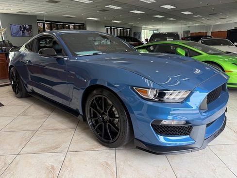 Used 2019 Ford Mustang Shelby GT350 w/ Technology Package RWD image 3