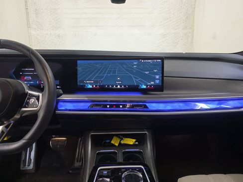 Used 2023 BMW i7 xDrive60 AWD/4WD image 8