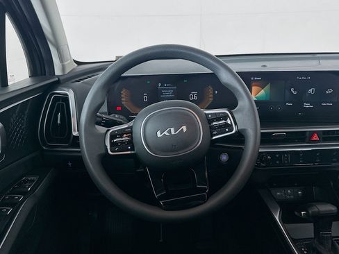 Used 2025 Kia Sorento LX image 18