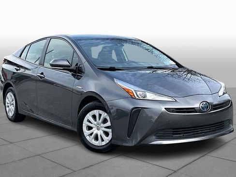 Used 2019 Toyota Prius LE image 2