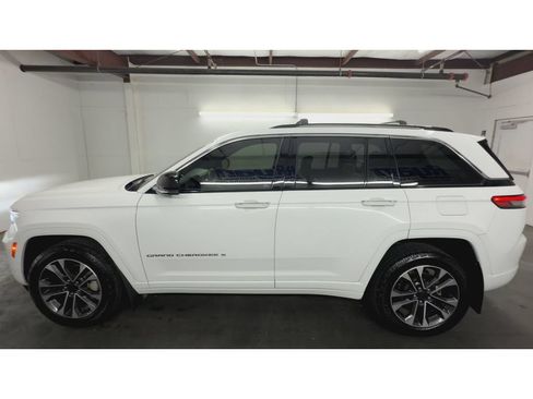 Used 2023 Jeep Grand Cherokee Overland w/ Adv Protech Group III RWD image 5