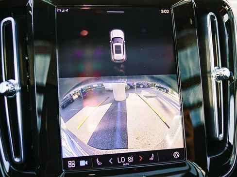 Used 2023 Volvo XC40 Recharge Plus image 26