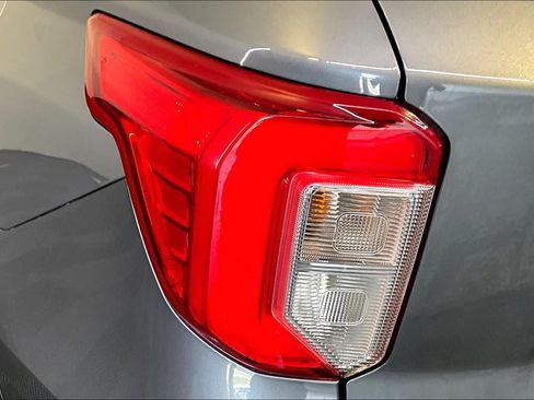 Used 2022 Ford Explorer Limited w/ Equipment Group 301A AWD/4WD image 28